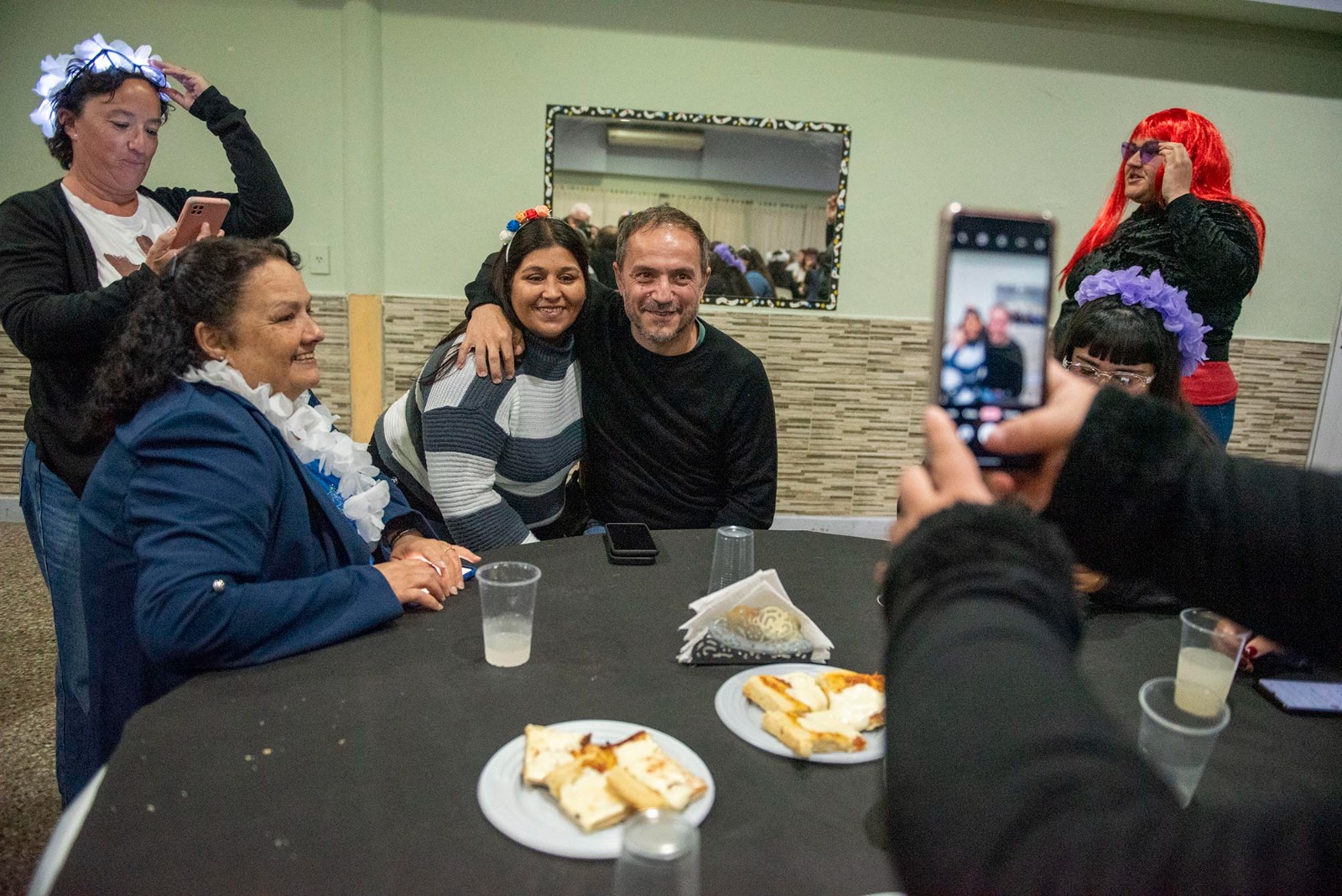 NOTICIAS CAMPANA: EL INTENDENTE Y ELISA ABELLA COMPARTIERON EL AGASAJO AL PERSONAL AUXILIAR DE ESCUELAS DE LA CIUDAD
